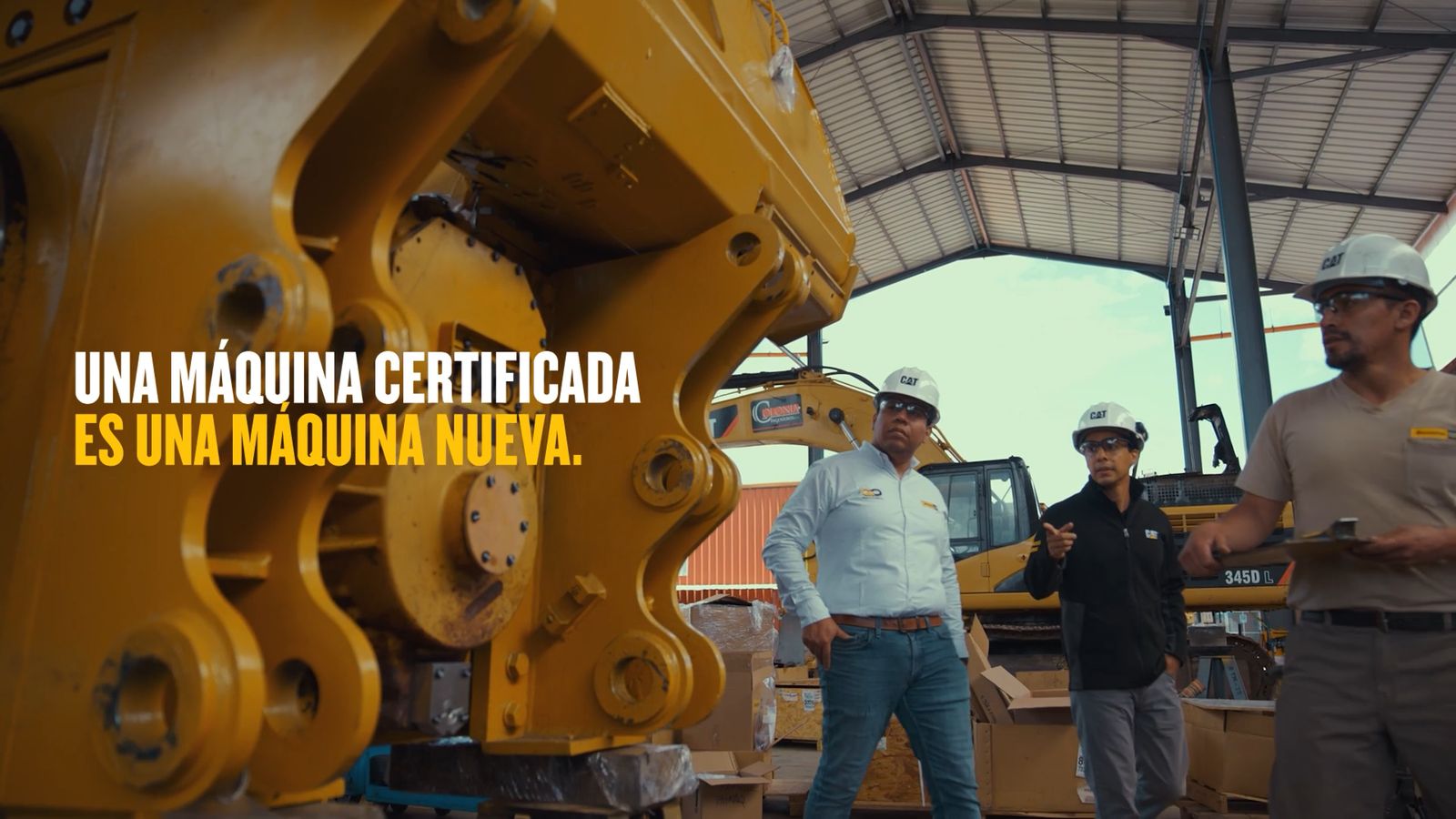 Equipo frente a maquinaria certificada